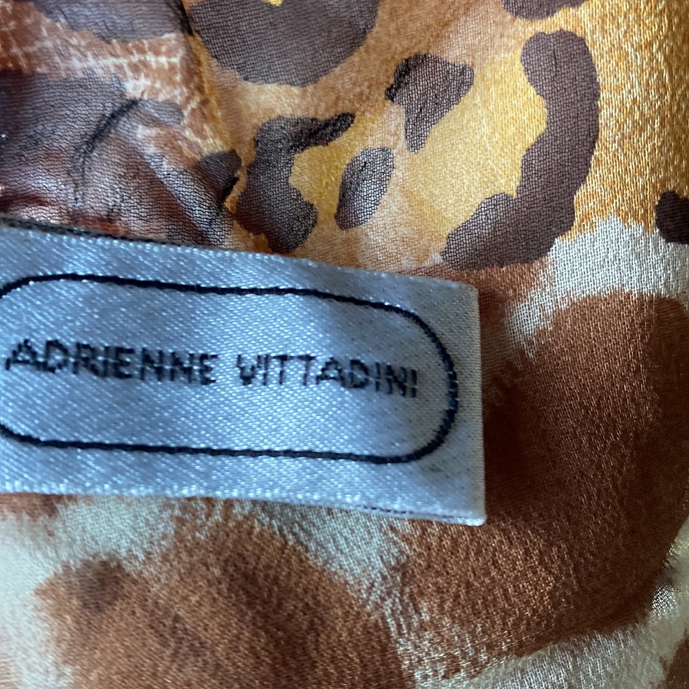 Adrienne vittadini silk scarf can be worn multi ways - Picture 4 of 6